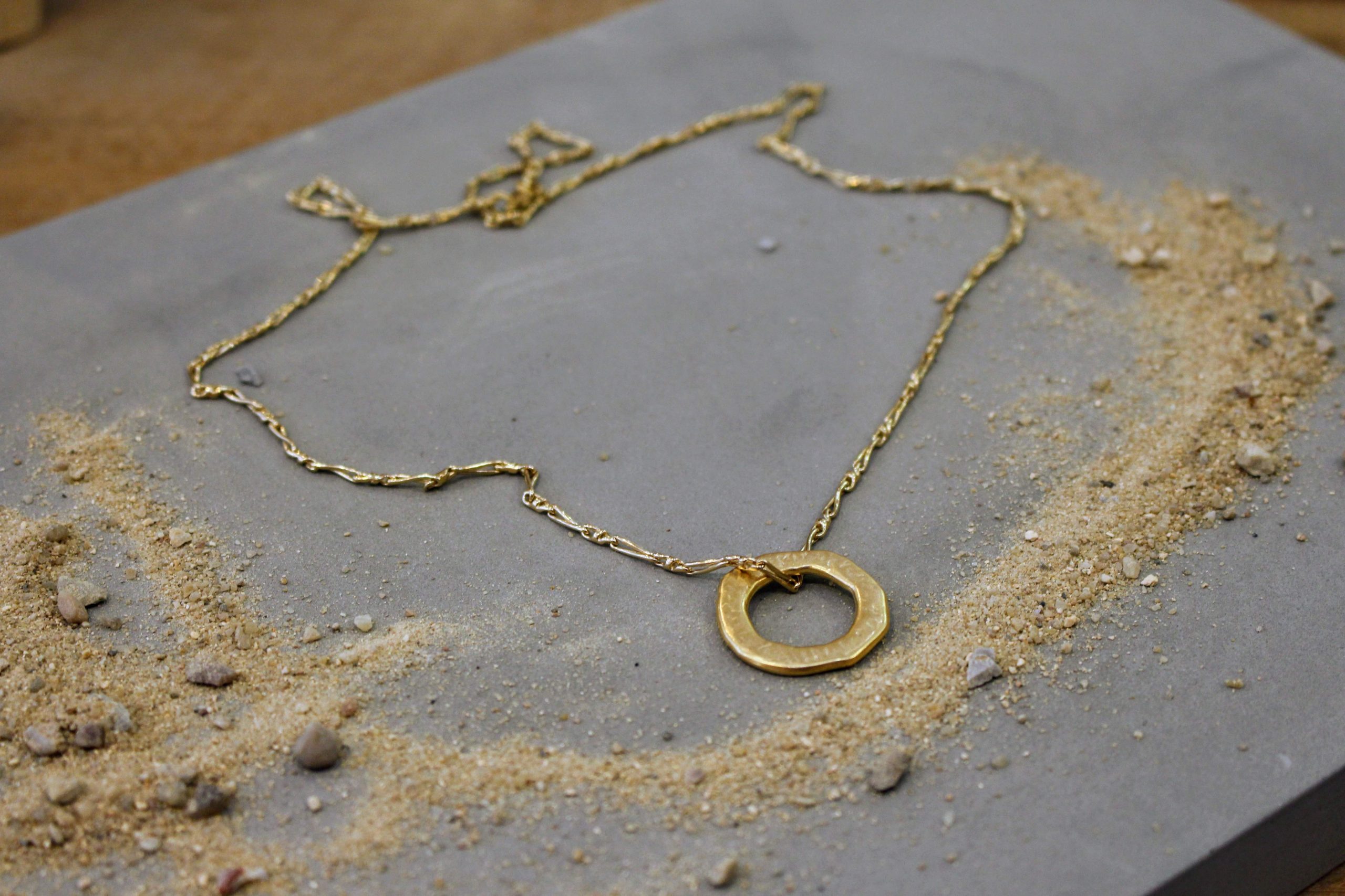 Collier doré pour homme chaine avec pendentif anneau