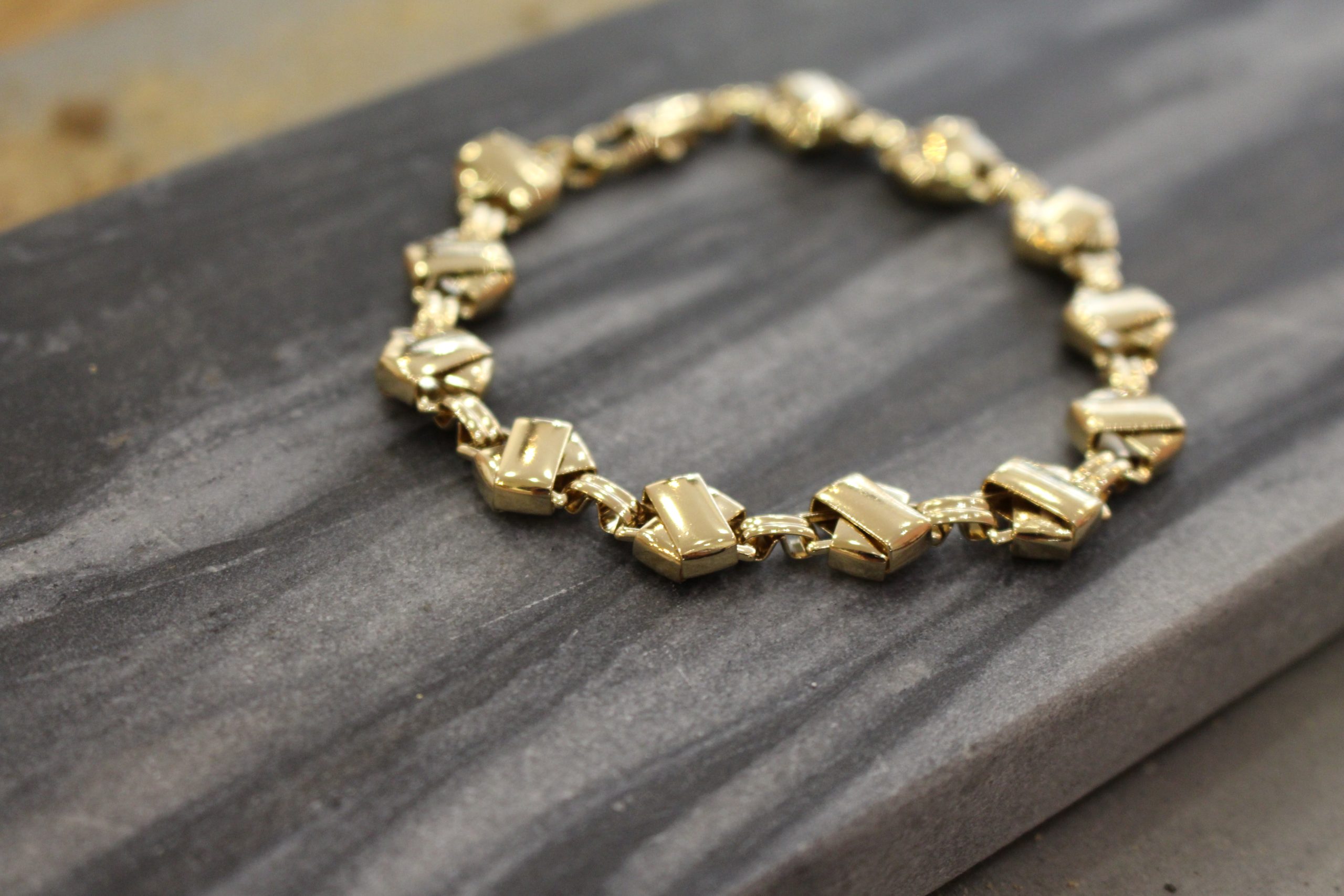 bracelet doré puissance