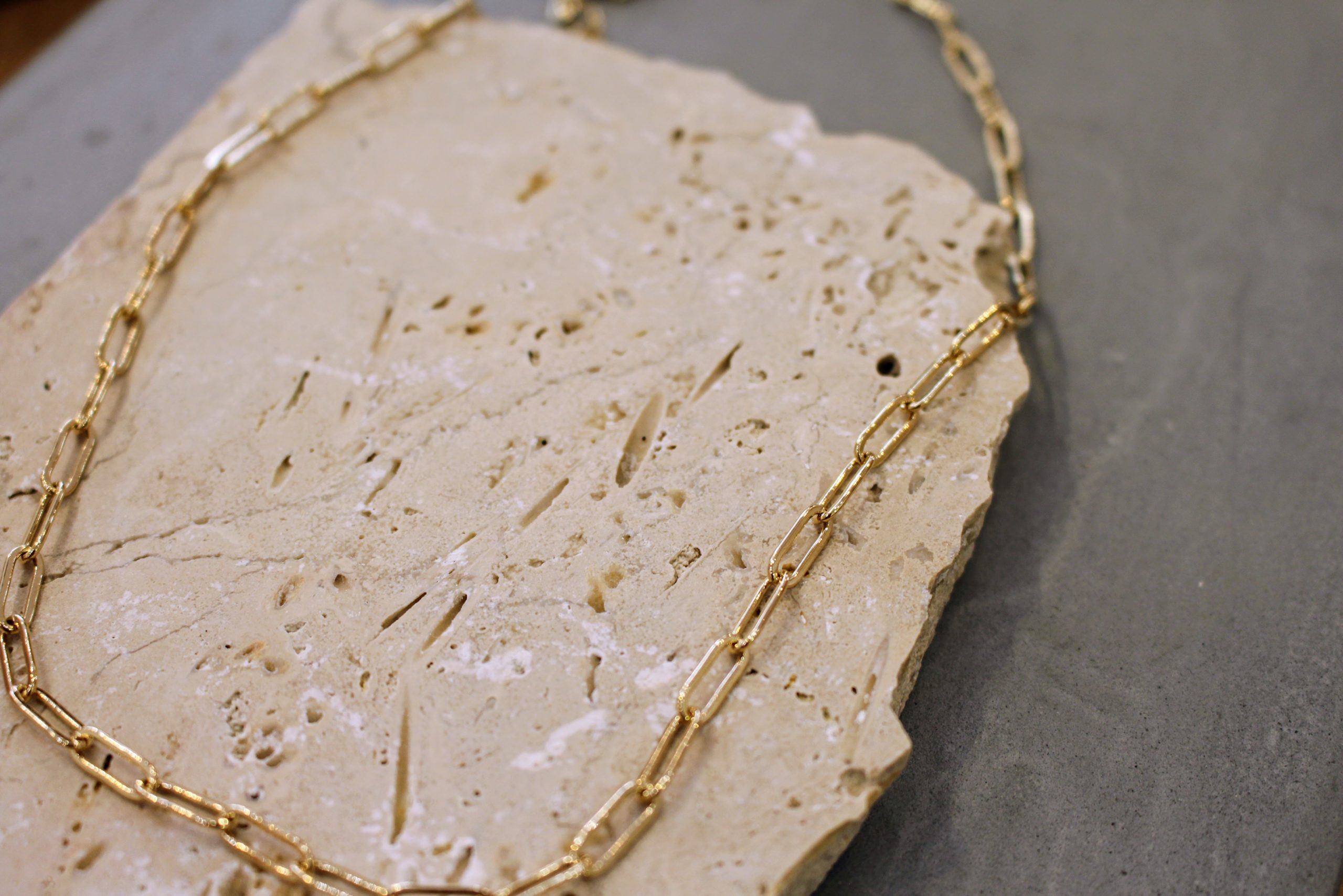 collier magnétik doré