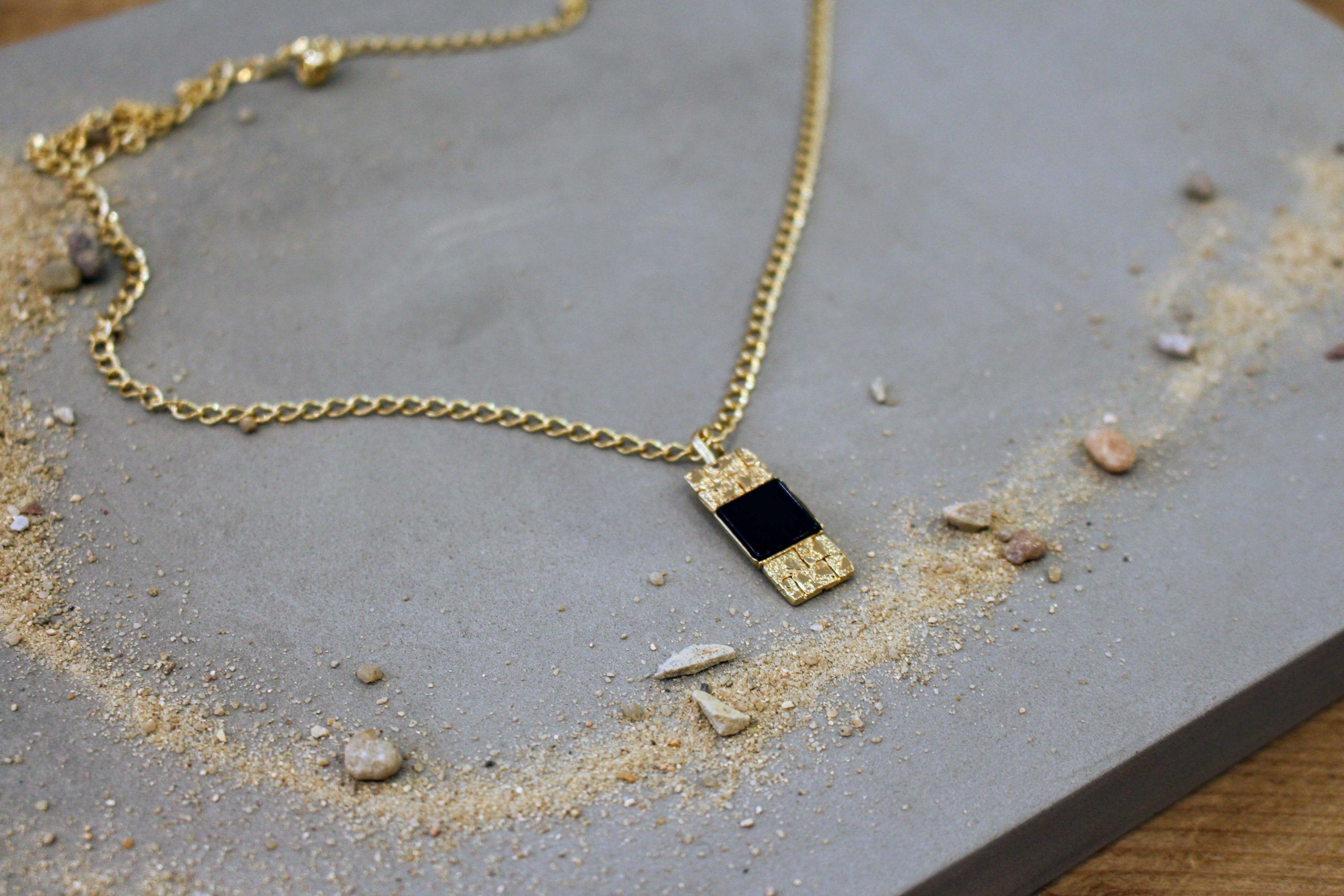 Cadeau homme Collier doré homme médaille noire
