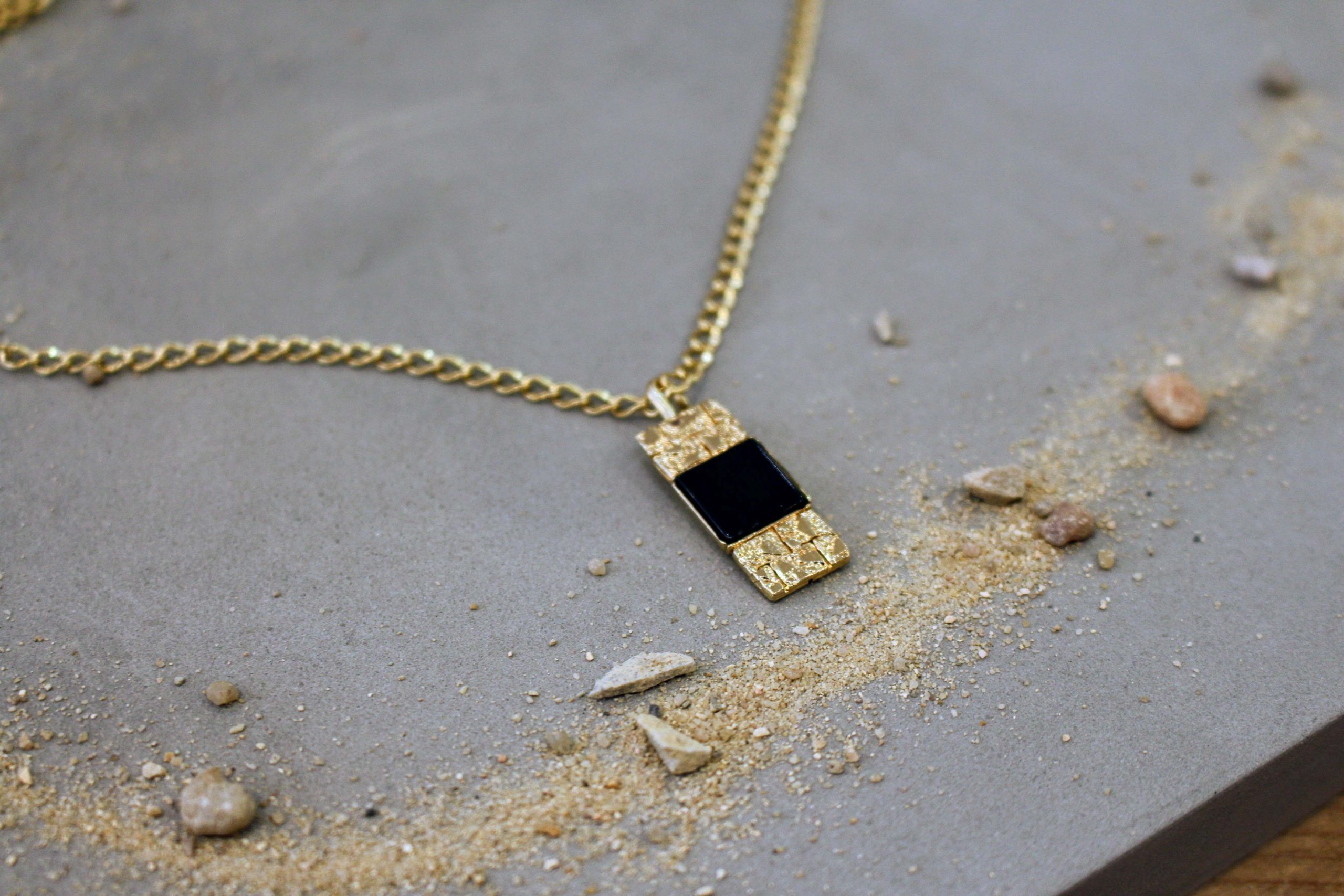 Idée cadeau collier homme doré et noir
