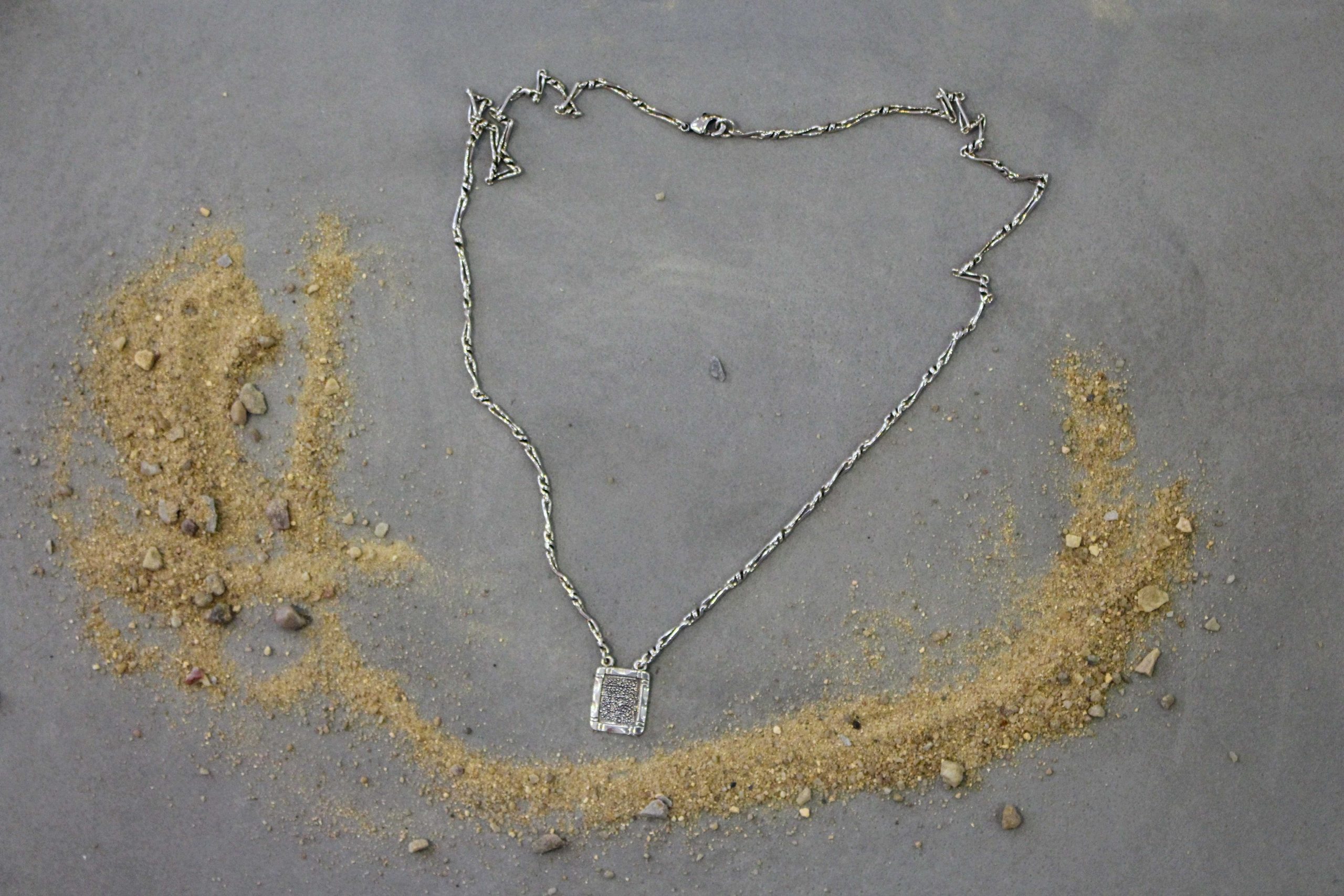 Idée cadeau homme Collier argent homme chaine et médaillon texturé
