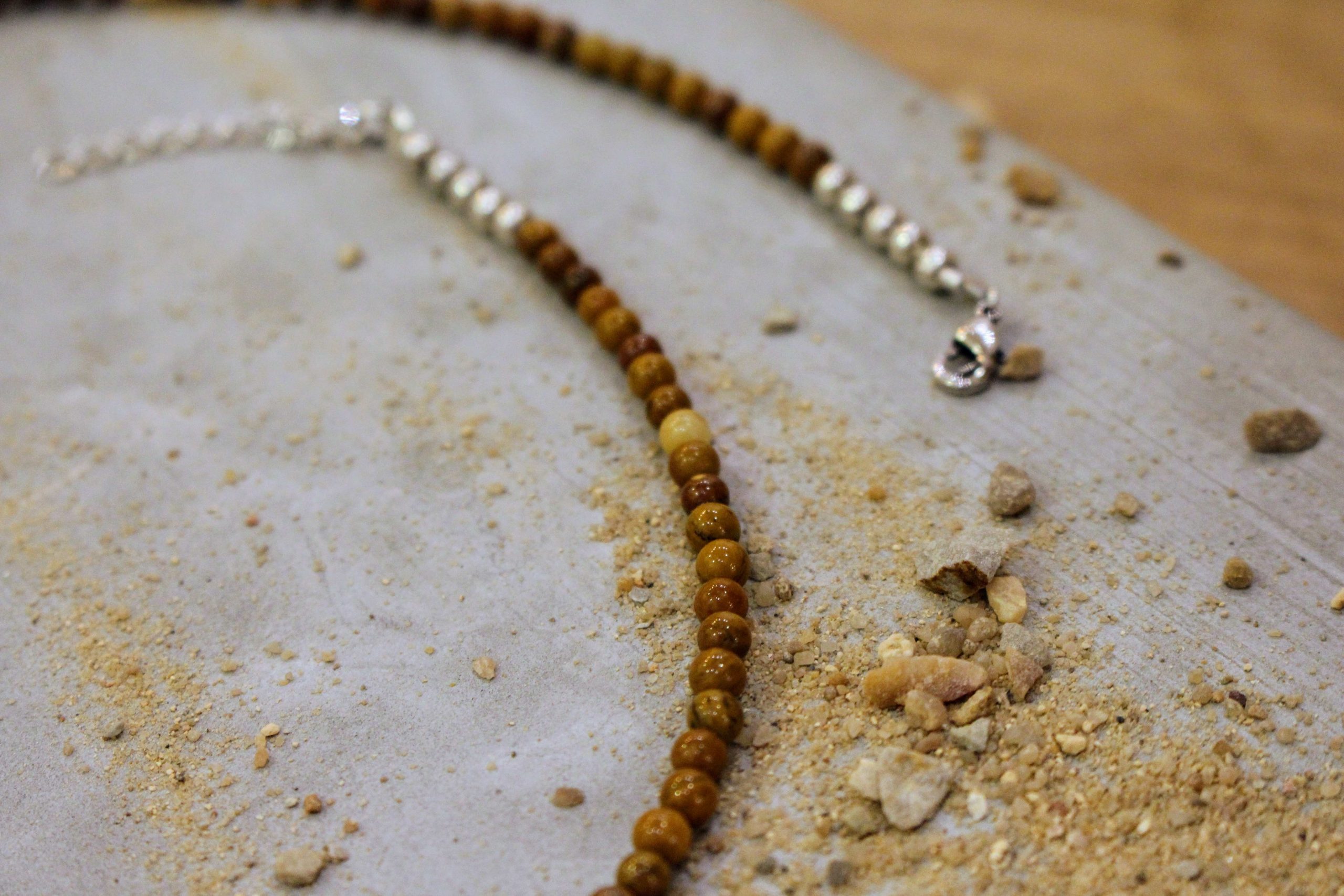 Idée cadeau bijou homme Collier homme argenté pierre naturelle jaspe jaune et turquoise