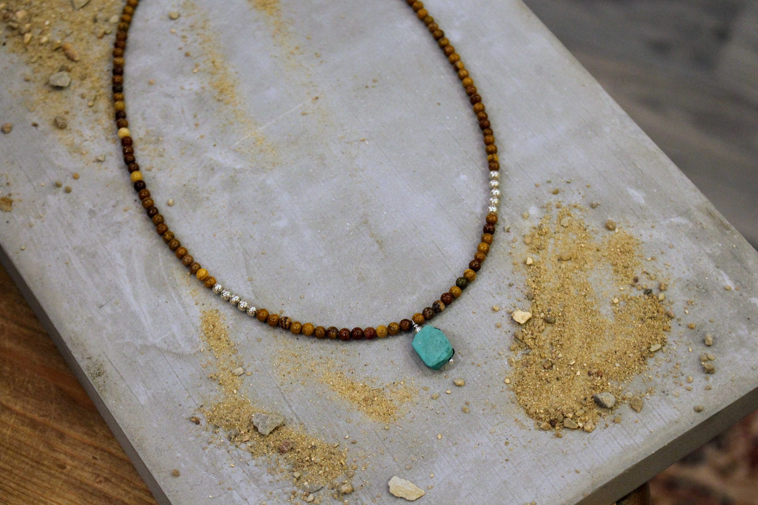 Idée cadeau bijou homme Collier homme jaspe jaune et turquoise