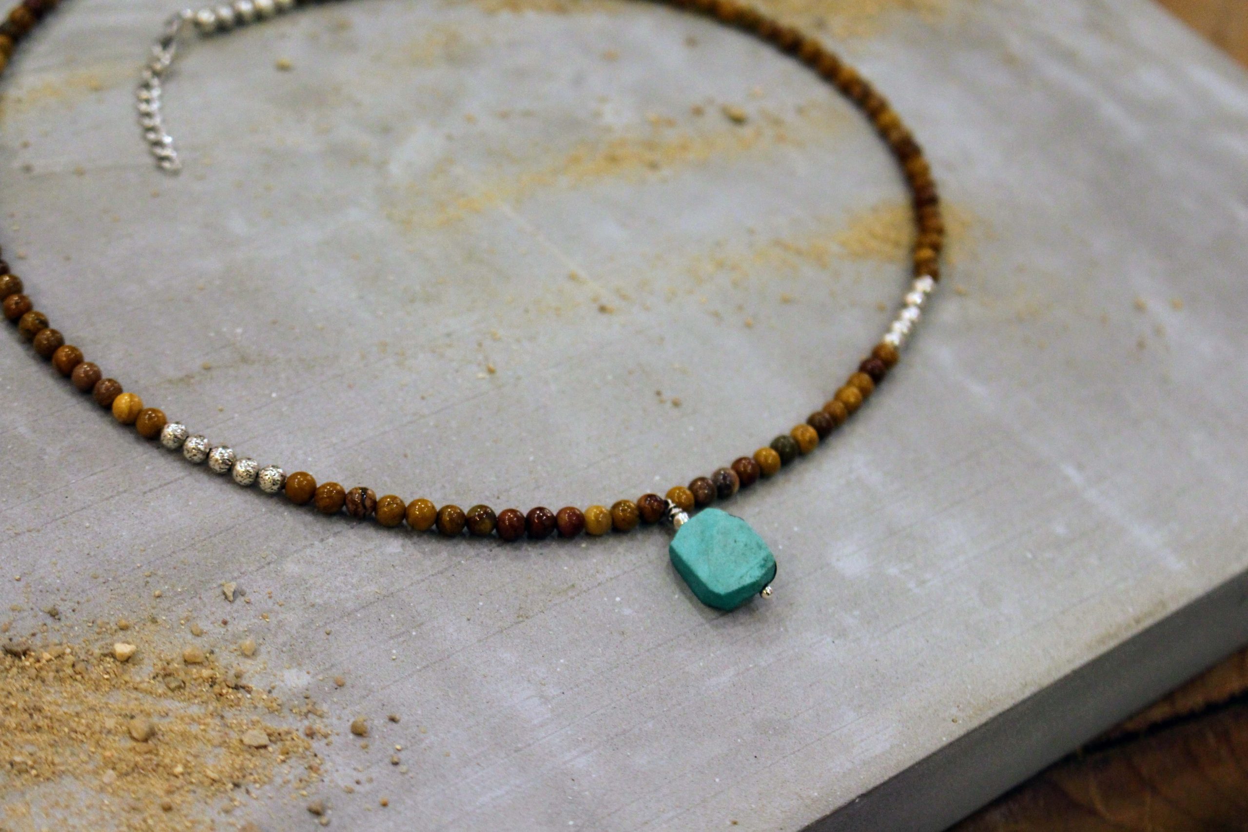 Idée cadeau bijou homme collier jaspe jaune et turquoise