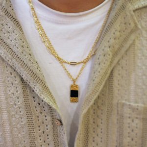 Idée cadeau bijou homme collier doré pour homme long pierre carrée onyx