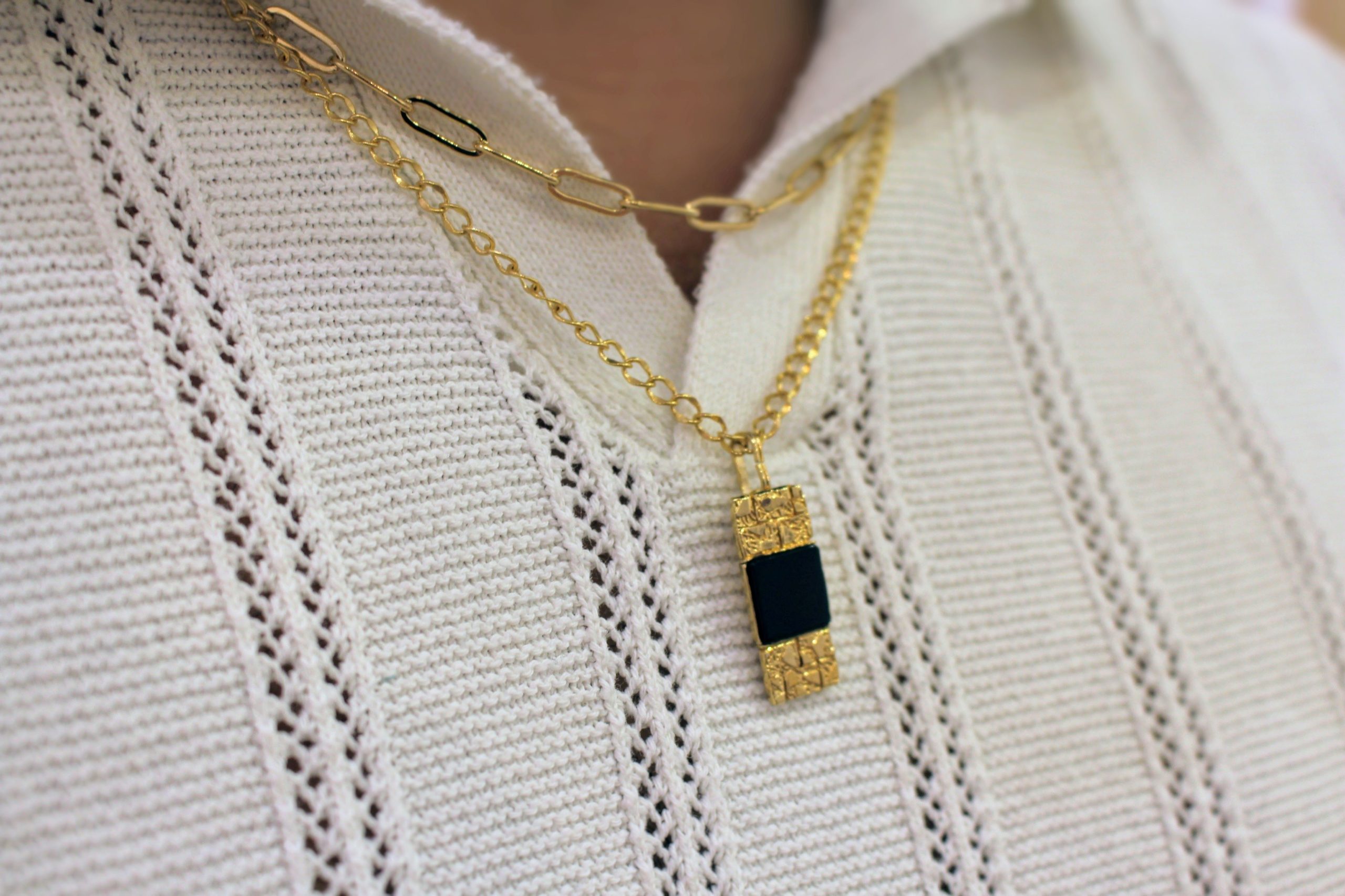 Idée cadeau bijou homme collier doré pour homme long pierre onyx